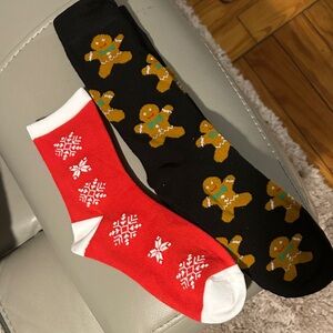Holiday Gingerbread & Snowflake Cotton Socks - Red & Black